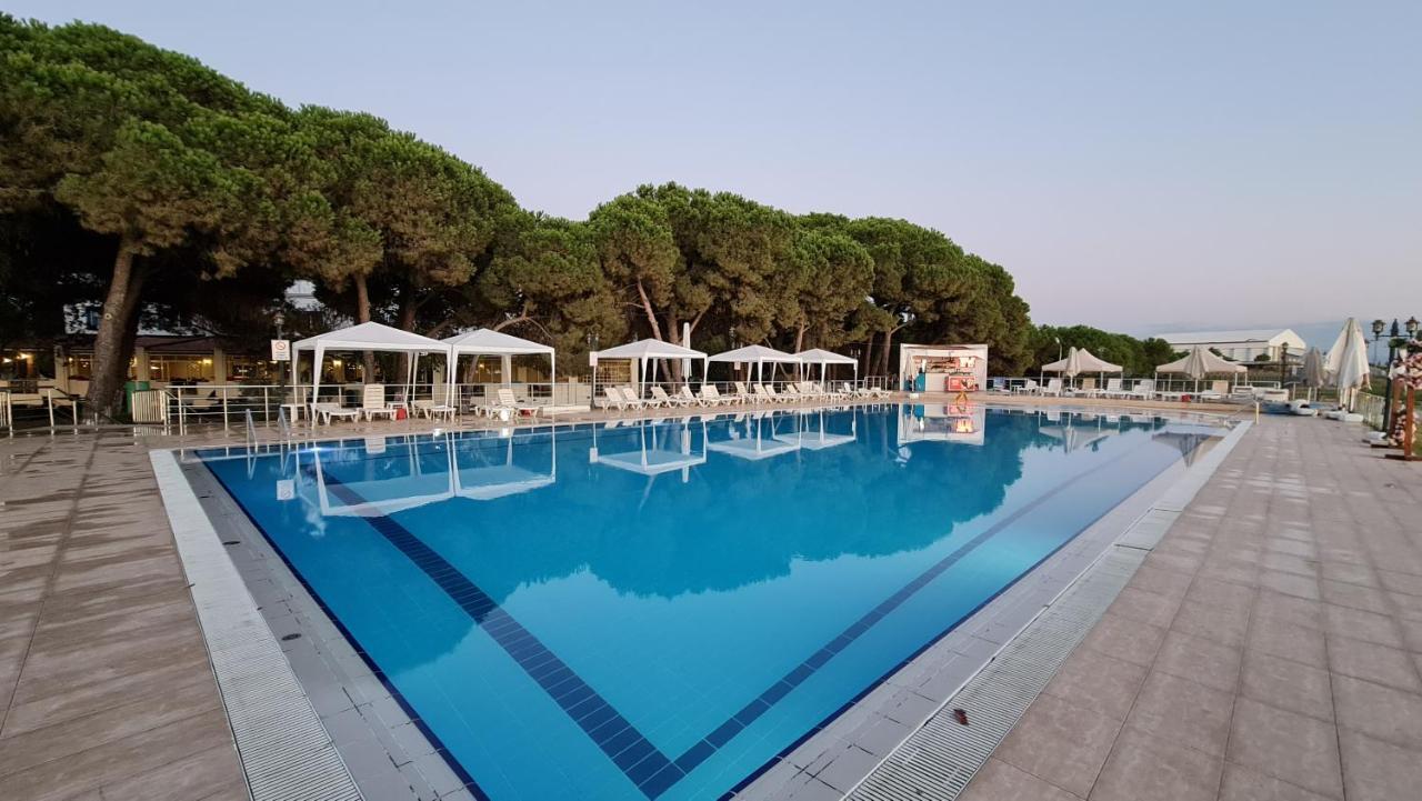 Sporkoey Hotel & Beach Club Darica  Экстерьер фото