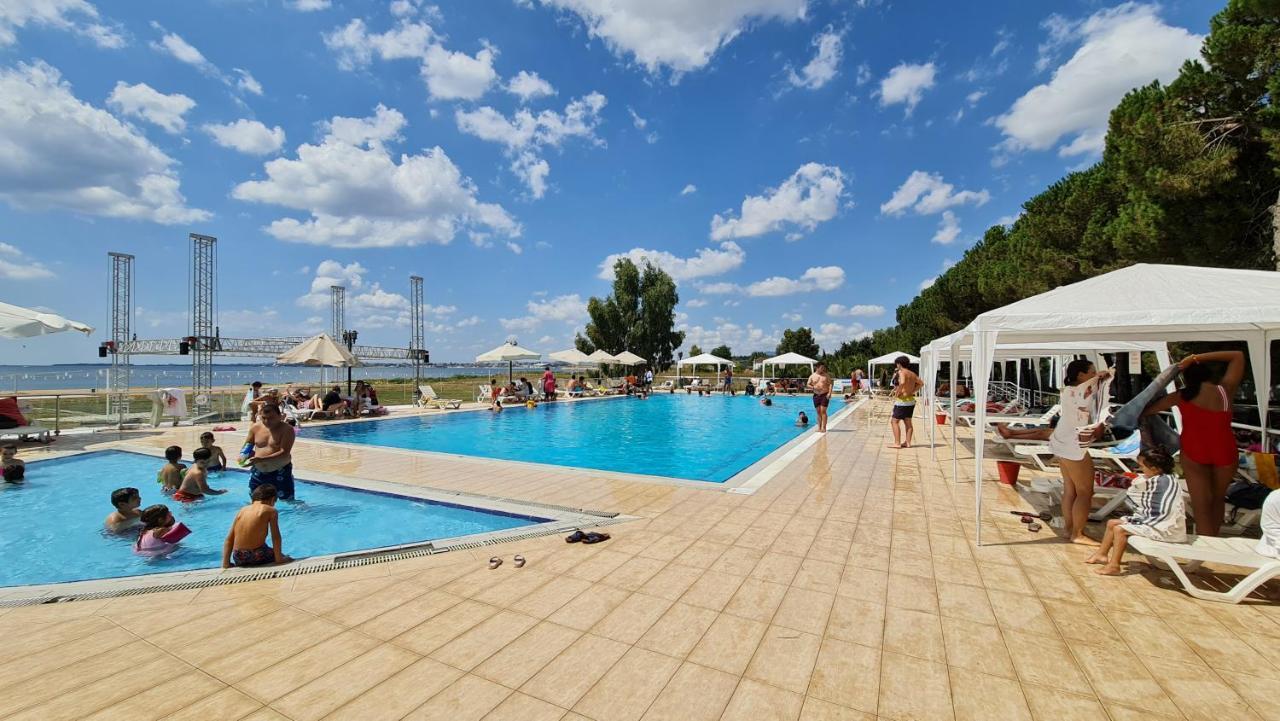 Sporkoey Hotel & Beach Club Darica  Экстерьер фото