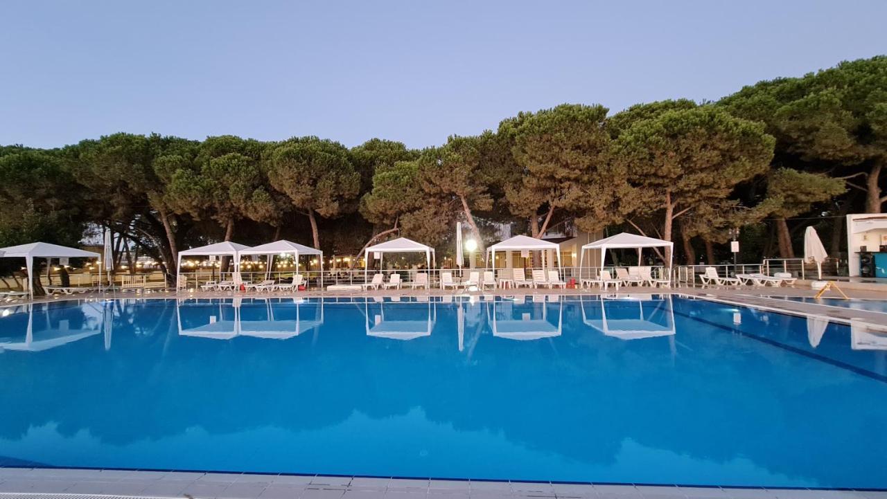 Sporkoey Hotel & Beach Club Darica  Экстерьер фото