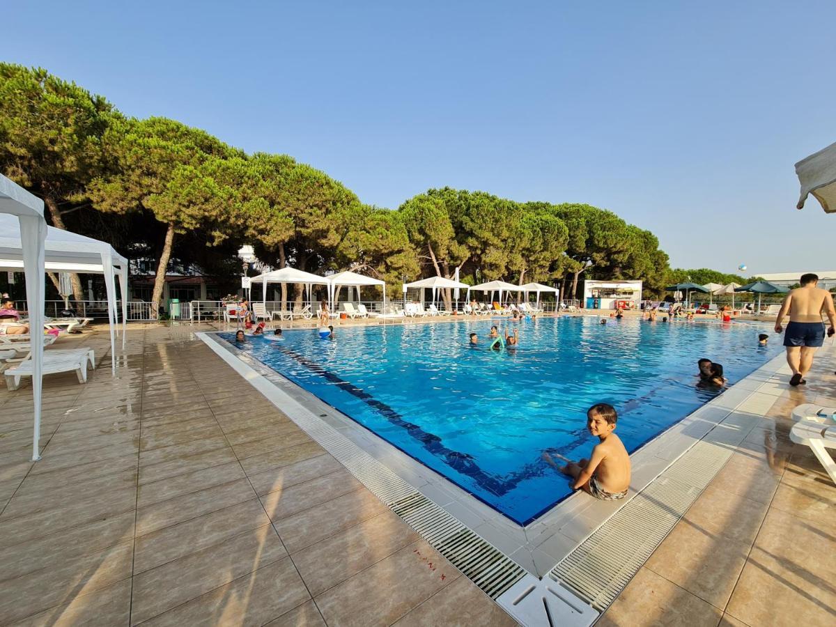 Sporkoey Hotel & Beach Club Darica  Экстерьер фото