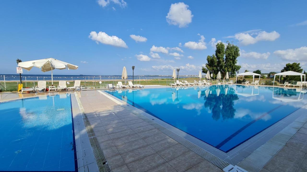 Sporkoey Hotel & Beach Club Darica  Экстерьер фото
