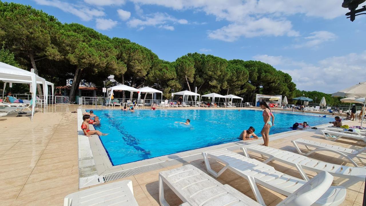 Sporkoey Hotel & Beach Club Darica  Экстерьер фото
